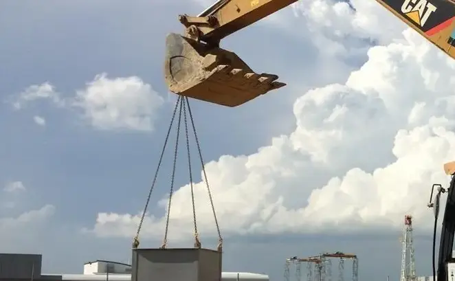 lifting with excavator and telehandler